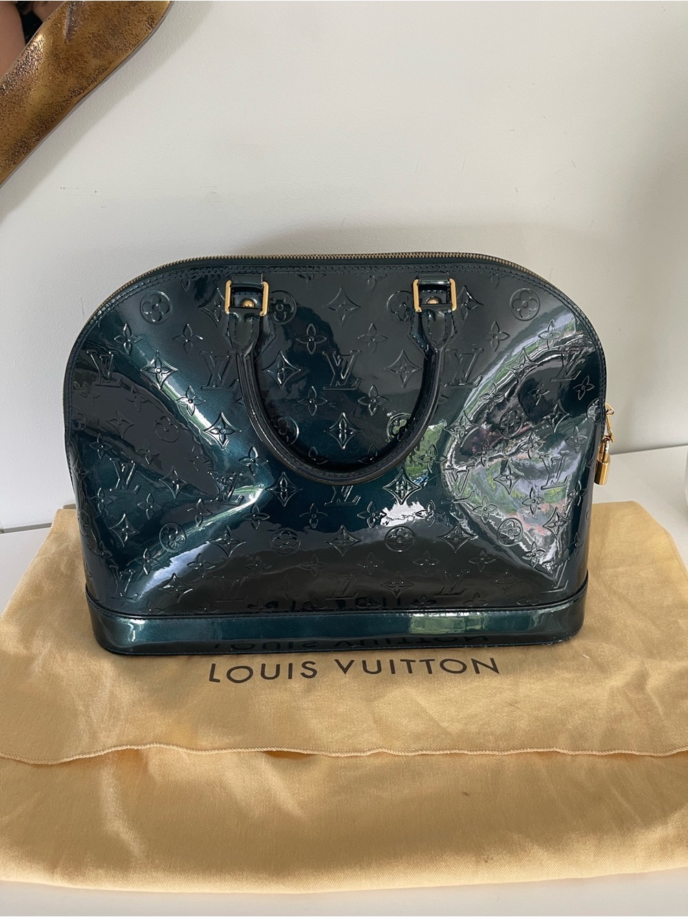 Louis Vuitton Vernis Alma Satchel in Shiny Dark Green - Picture 1 of 7